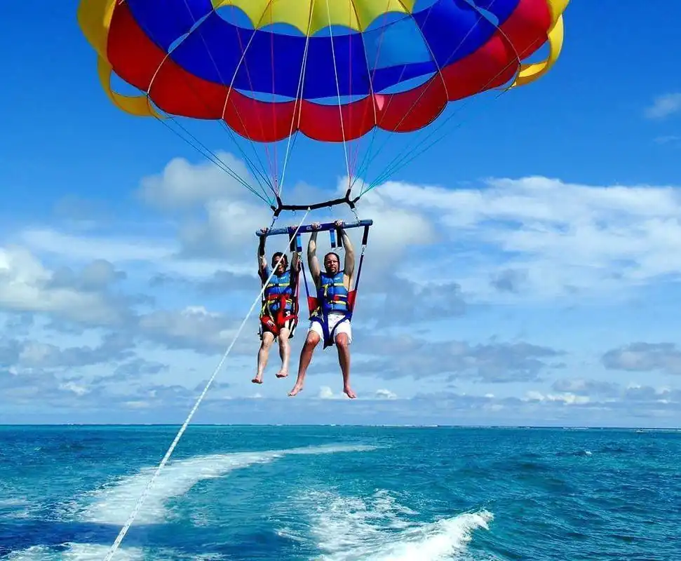 Hurghada Parasailing Tour – Private Hotel Transfer Included