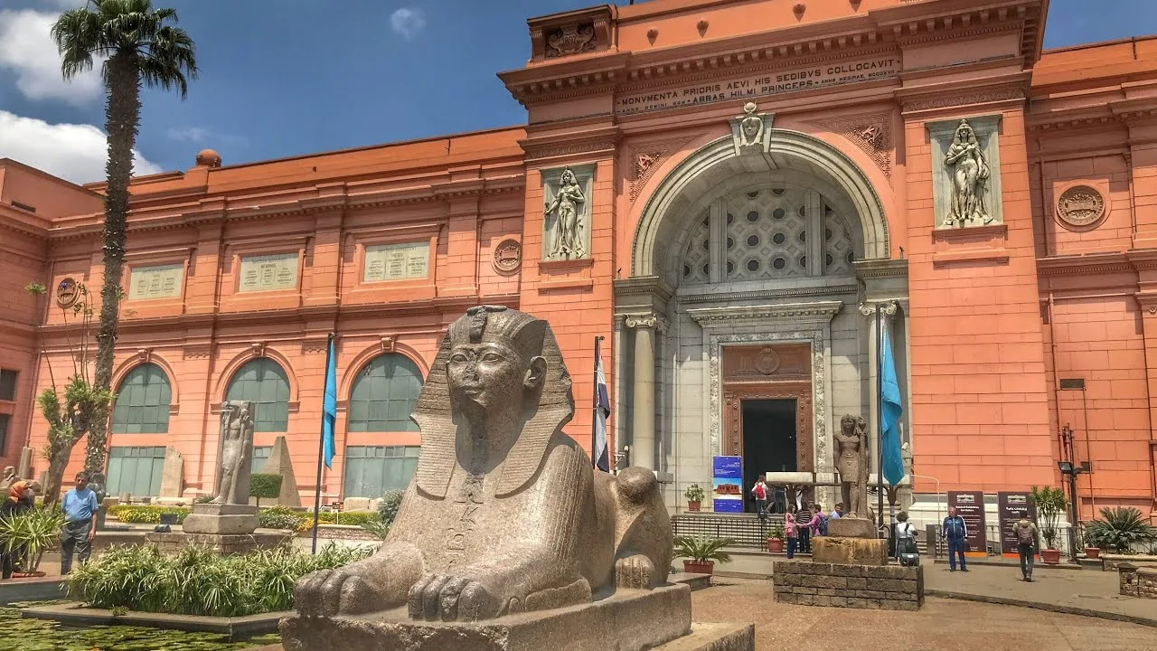 Hurghada to Cairo Day Trip by Small Group Minivan (8–10 Guests) – Giza Pyramids & Egyptian Museum